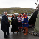 I samtale om samisk kultur med Ailu Utsi og Ellinor Utsi. Foto: Sven Gj. Gjeruldsen, Det kongelige hoff